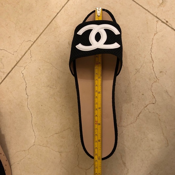 ❌SOLD❌Chanel Neoprene CC Logo Leather Wooden Mules - Picture 6 of 8